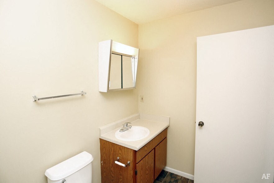 Hidden Ponds Apartments, 1 Creekside Drive, Gas City, IN RentCafe